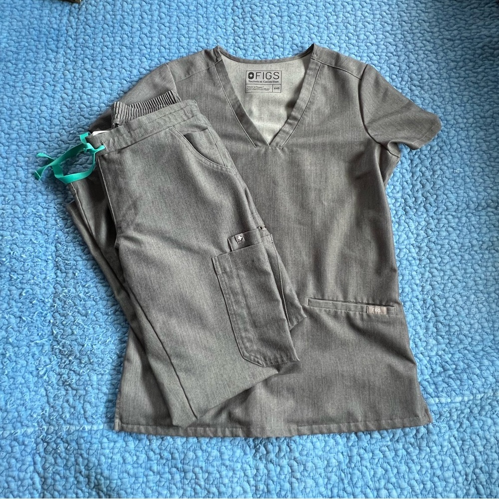 FIGS SCRUB SET GRAPHITE